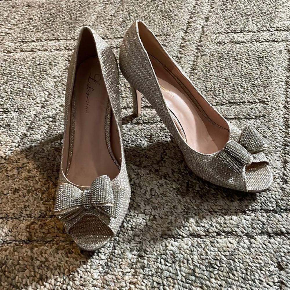 L Lorraine gold sparkle peep toe heels